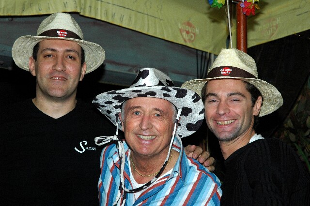 min 2005 12 18 sharkys 164